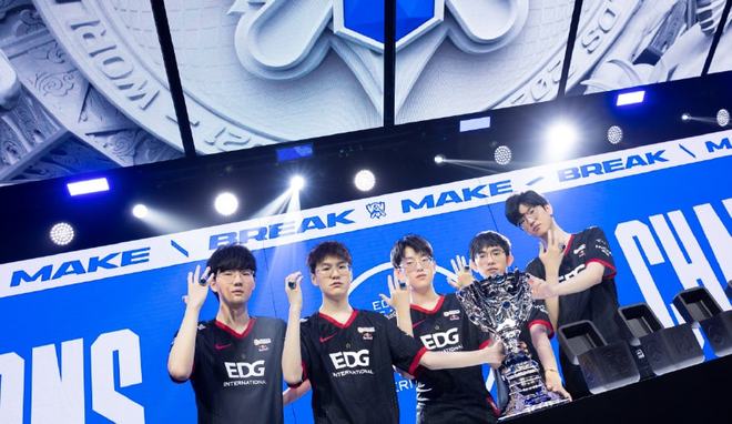 她个人的职 她个人的职